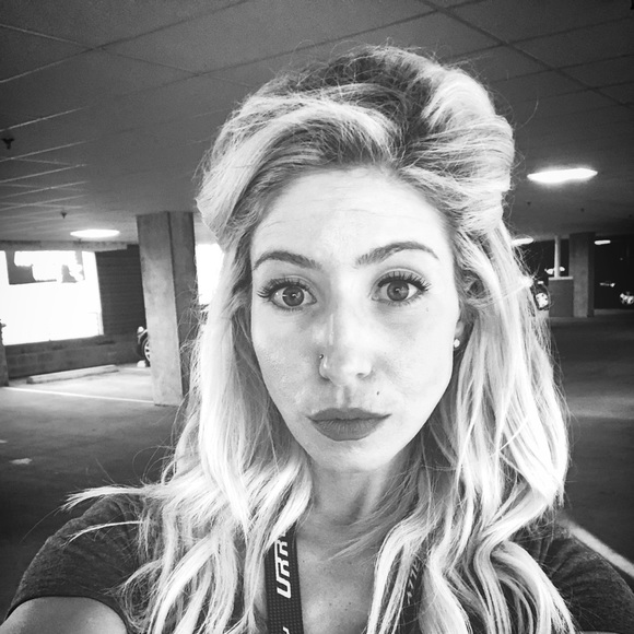Profile Picture of Chrissy Krutz (@cmkrutzb) on Poshmark
