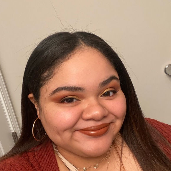 Profile Picture of Jacqueline Maxwell (@jackzzz_) on Poshmark