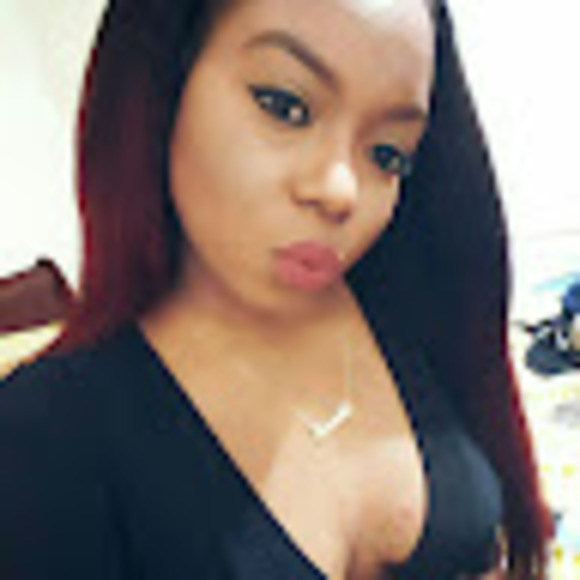 Profile Picture of Samantha Hibbert (@samanthahibb888) on Poshmark