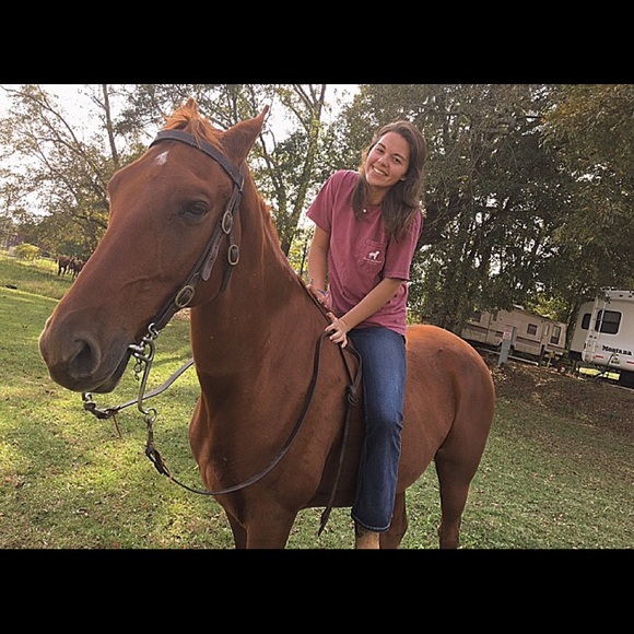Profile Picture of Baylee Long (@ebaylee) on Poshmark