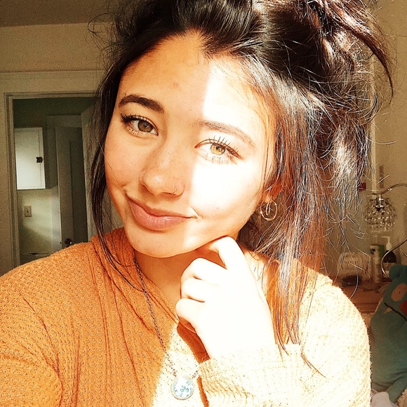 Profile Picture of Gina Glogovac (@ginaglo) on Poshmark