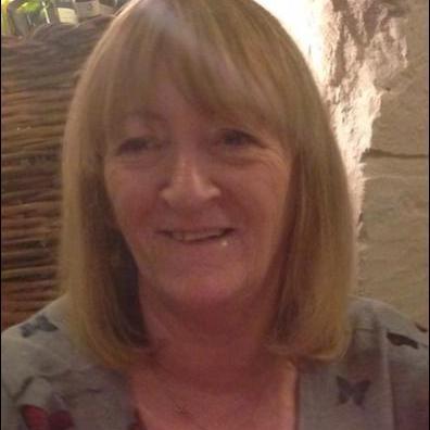 Profile Picture of Julia Pearson (@jsonpear) on Twitter