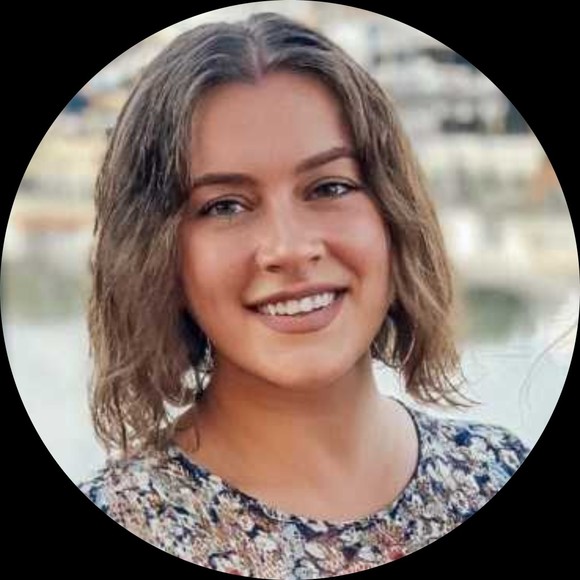 Profile Picture of Julie Amirov (@yulkaaaa) on Poshmark