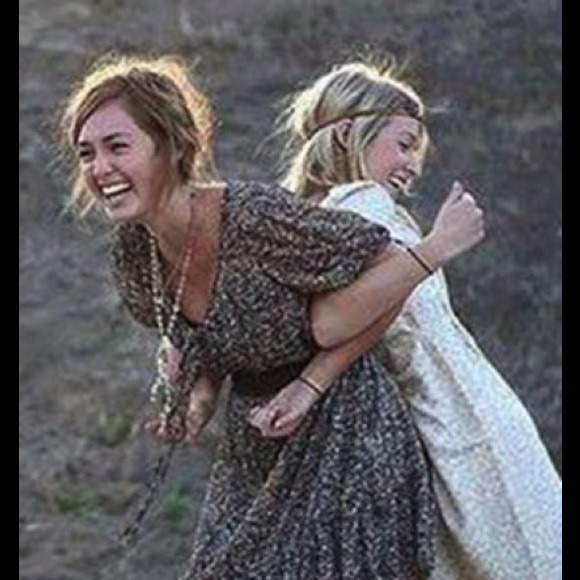 Profile Picture of Carla Reccelle (@carlar828) on Poshmark