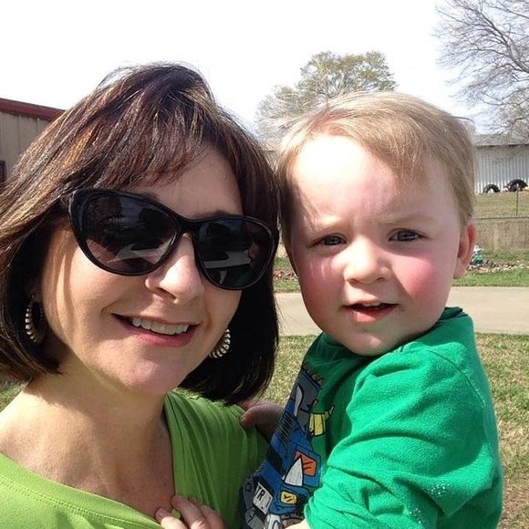 Profile Picture of Sandra Casey (@sndrakc) on Poshmark