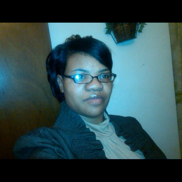 Profile Picture of Alice Evans (@mzrere27) on Poshmark