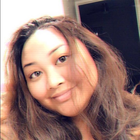 Profile Picture of Nikissa Lizama (@lizamanikissa) on Poshmark