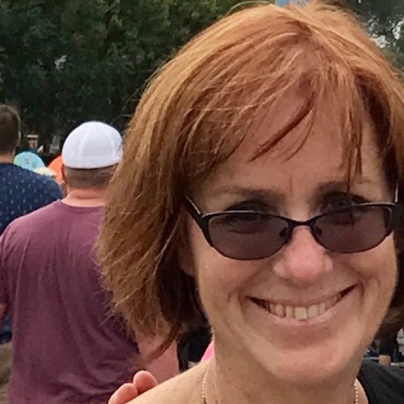 Profile Picture of E Schneider (@lschneider5) on Poshmark