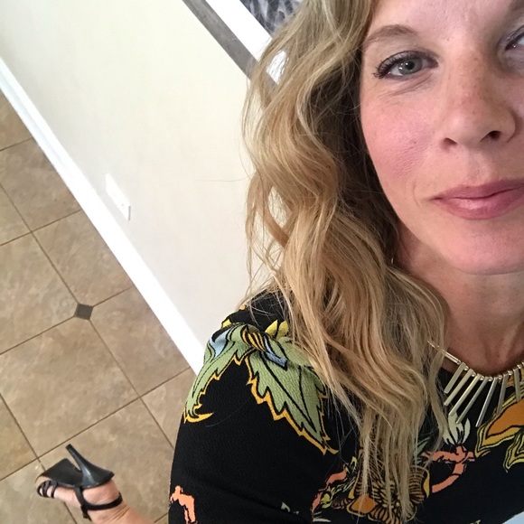 Profile Picture of Vicky Ras (@vickyras) on Poshmark