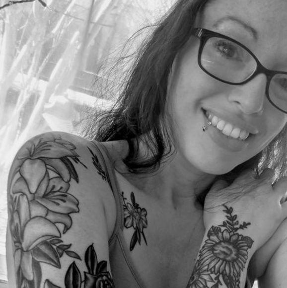 Profile Picture of Amanda Jerose (@amandajerose) on Poshmark