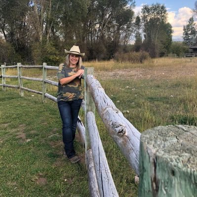 Profile Picture of Charity Schultz (@photomama4) on Twitter