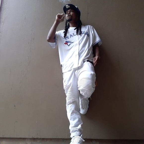 Profile Picture of Kevin Henry (@kevinhenry239) on Poshmark