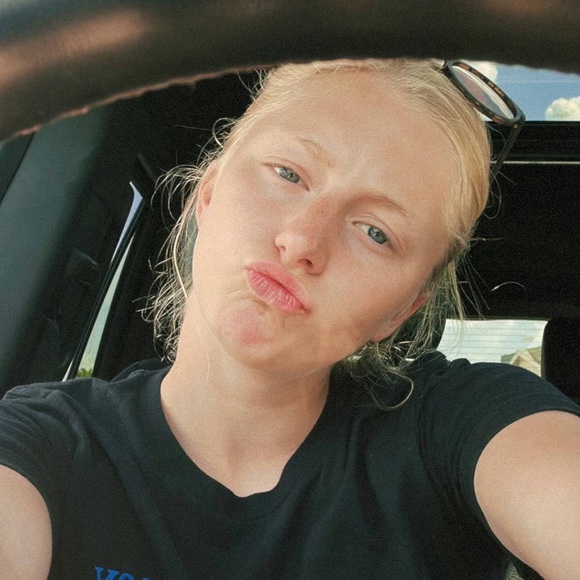 Profile Picture of Audrey Hochgraber (@audreyhochgrabe) on Poshmark