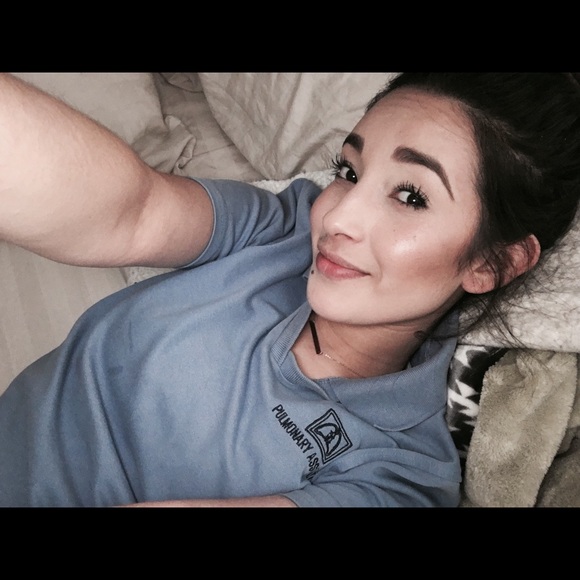 Profile Picture of Vania Alvarez (@vannyljc) on Poshmark