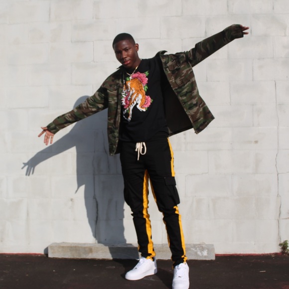 Profile Picture of Jamari Ross (@jamari_ross) on Poshmark