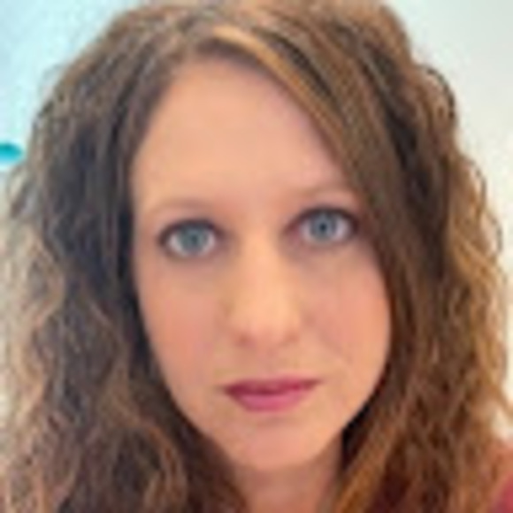 Profile Picture of Nicole Filger (@nicolefilger) on Poshmark