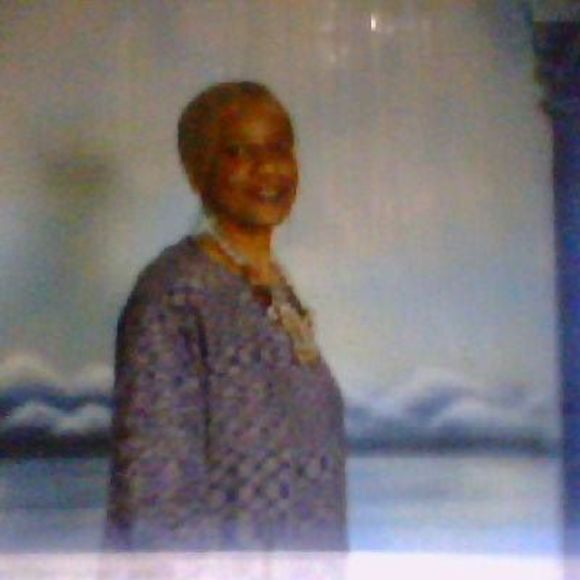 Profile Picture of Janet Dinwiddie (@honeycat3829) on Poshmark