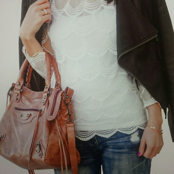 Profile Picture of Daniel Romo (@dromo55) on Poshmark