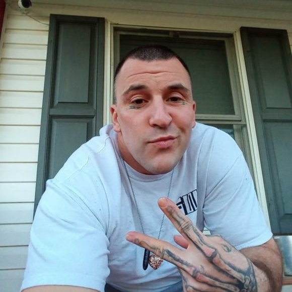 Profile Picture of Sean Weiss (@sean19r82weiss) on Poshmark