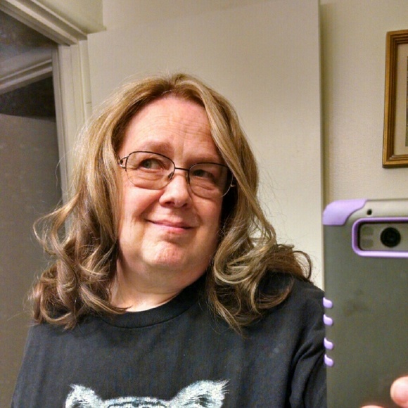 Profile Picture of Cheryl Dennis (@ckdennis7849) on Poshmark