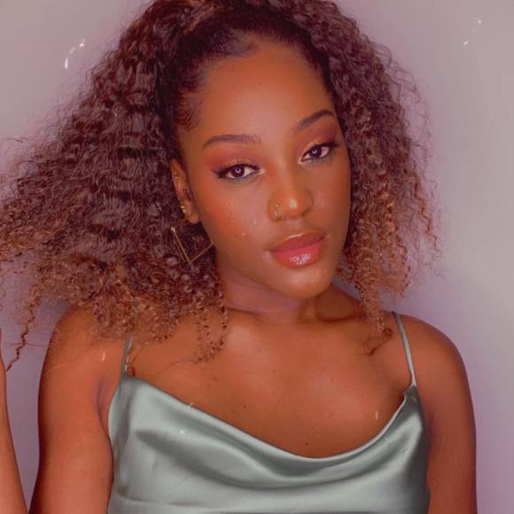 Profile Picture of Brandy Samuels (@moesha38) on Poshmark