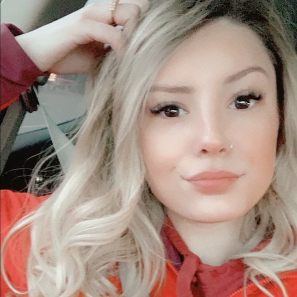 Profile Picture of Erica Dawson (@edawson01) on Poshmark