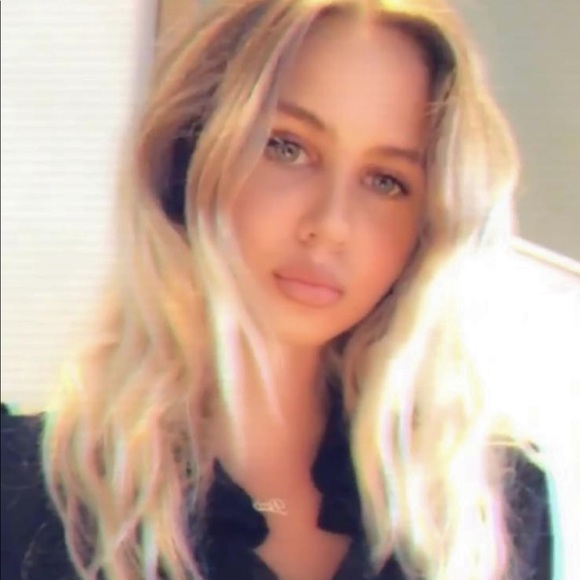 Profile Picture of Leah Antas (@lilitang11) on Poshmark