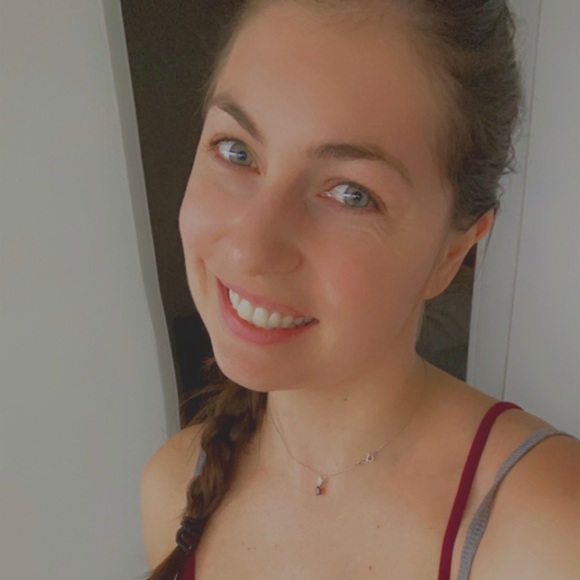 Profile Picture of Elana Basner (@elanaskyee) on Poshmark