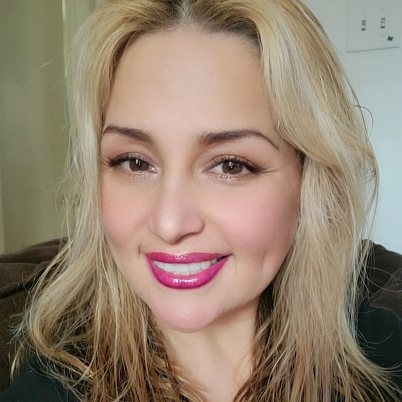 Profile Picture of Yolanda Moreno (@yolanda_moreno) on Poshmark