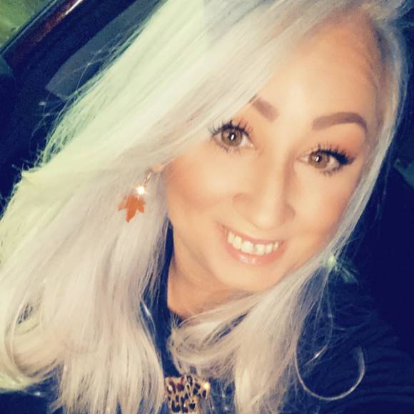 Profile Picture of Jennifer Murdaugh (@j_murdaugh) on Poshmark