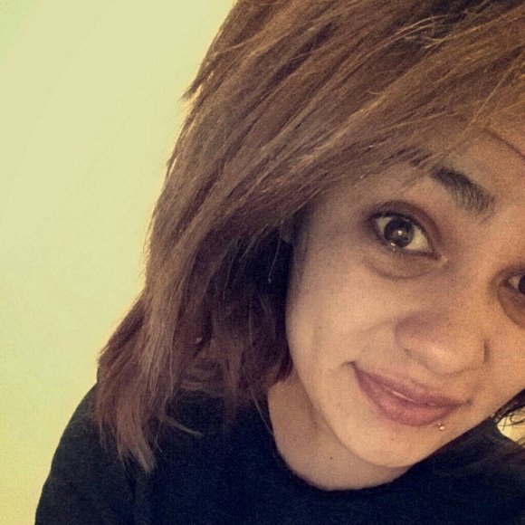 Profile Picture of Yolanda Becerra (@yoliie) on Poshmark