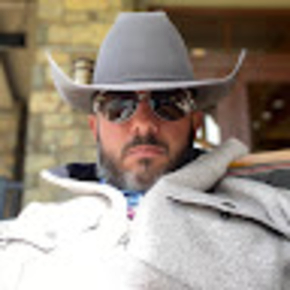 Profile Picture of Doug Bardasian (@doug1000) on Poshmark