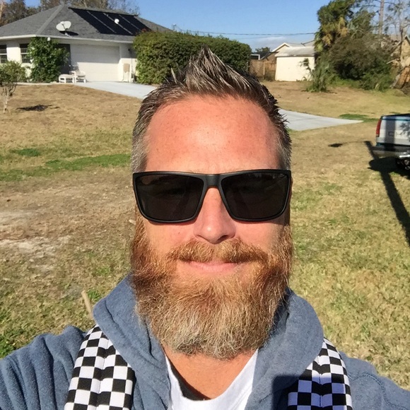 Profile Picture of Elliott Schaafsma (@elliottsurf) on Poshmark