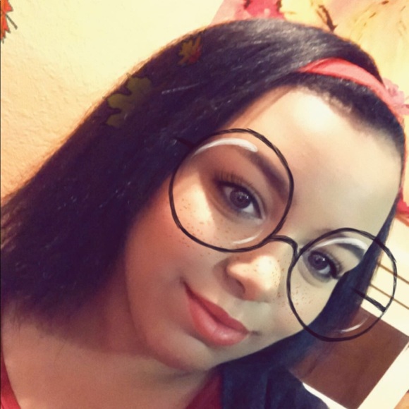 Profile Picture of Shawna Chaplin (@shawnachap18) on Poshmark