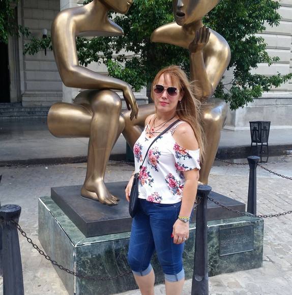 Profile Picture of Yuliet Oramas (@yulietoramas) on Poshmark