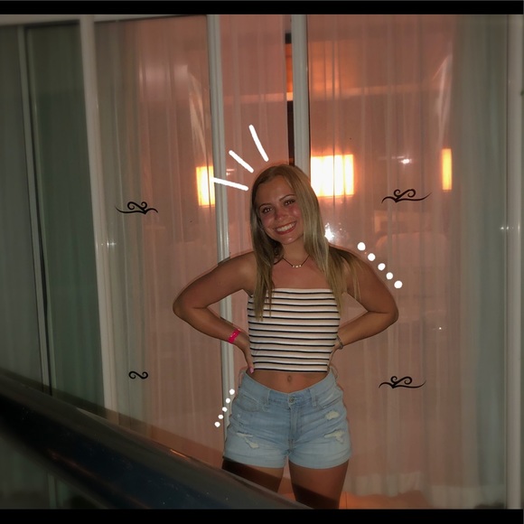 Profile Picture of Michaela Waitman (@mwaitman) on Poshmark