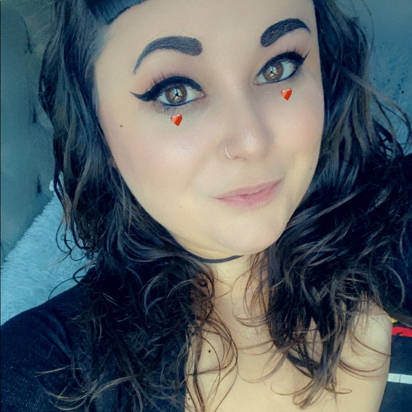 Profile Picture of Casey Gilliam (@caseylulamae7) on Poshmark