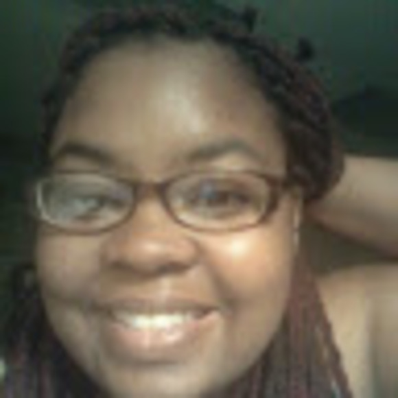 Profile Picture of Cassandra Newton (@cassie202188) on Poshmark