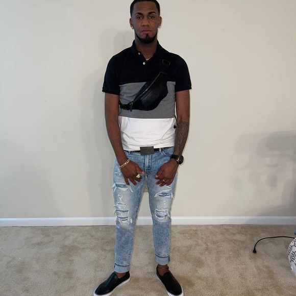 Profile Picture of Alex Perdomo (@elvevo01) on Poshmark