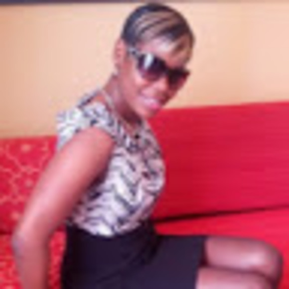 Profile Picture of Shauna Walters (@hollyrller) on Poshmark