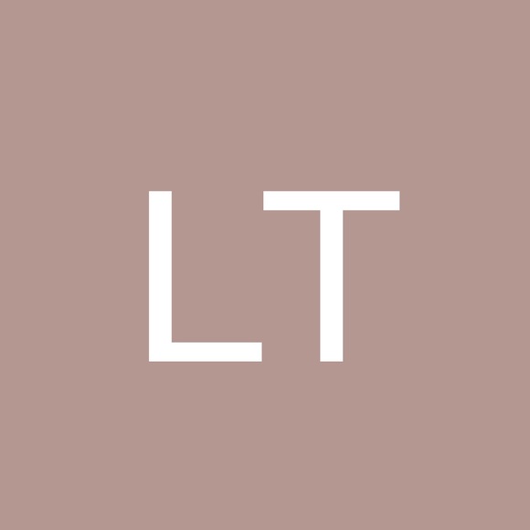 Profile Picture of Lisa Tinker (@lftinker) on Poshmark