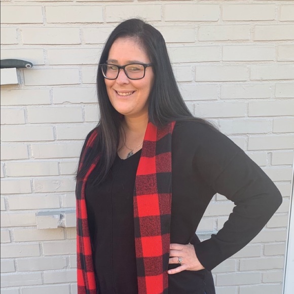 Profile Picture of Nicole Maroni (@nlm290723) on Poshmark