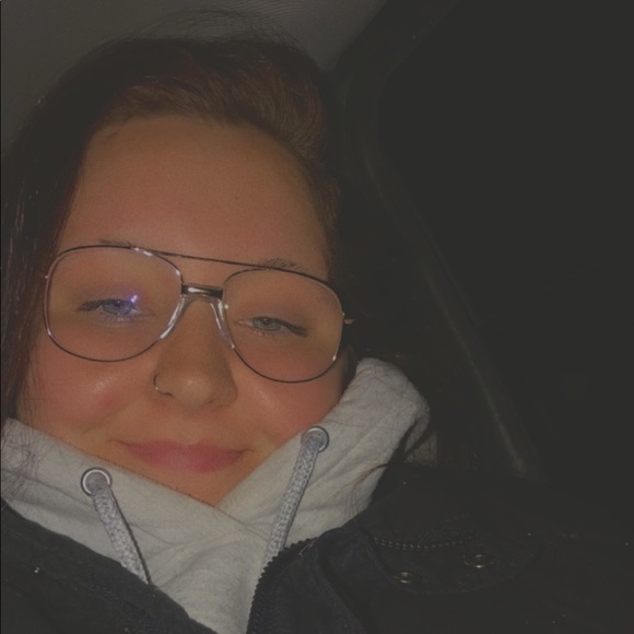 Profile Picture of Taylor Marshall-carney (@tmarshallcarney) on Poshmark