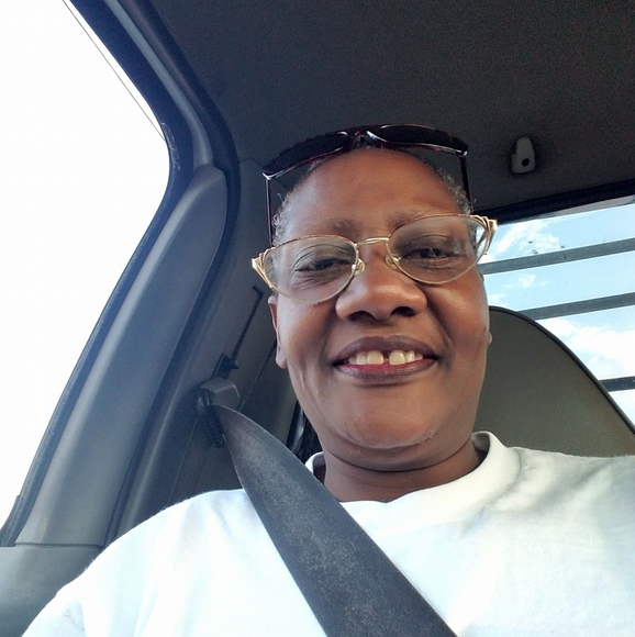 Profile Picture of Yolanda Suber (@ylittlemamma) on Poshmark
