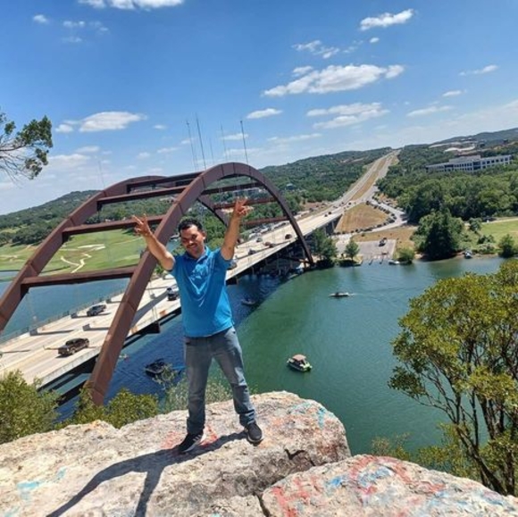 Profile Picture of Irvin Rivera (@irvinrivera57) on Poshmark