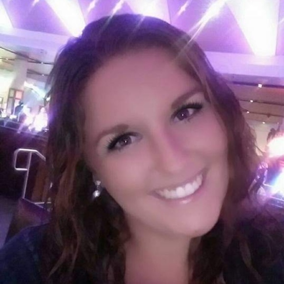 Profile Picture of Ariel Cochran (@arielc1204) on Poshmark