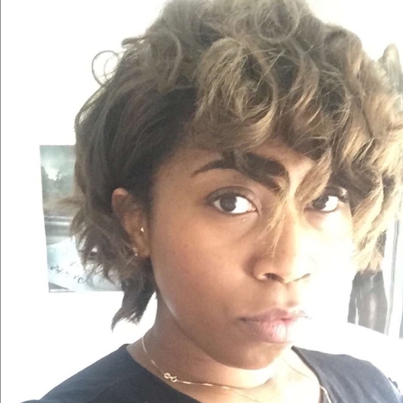 Profile Picture of Ariel Lilly (@ariellilly) on Poshmark