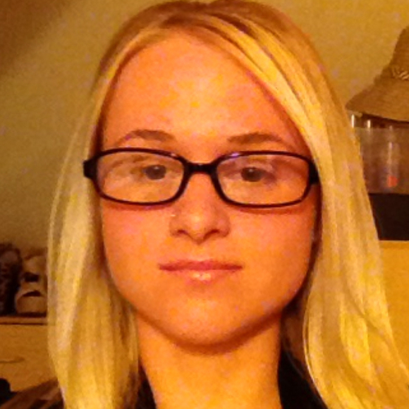 Profile Picture of Amanda Tarbotton (@mandi8741) on Poshmark