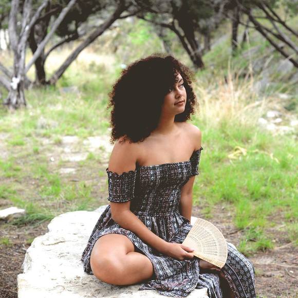 Profile Picture of Hannah Lytle (@hannoellyt) on Poshmark