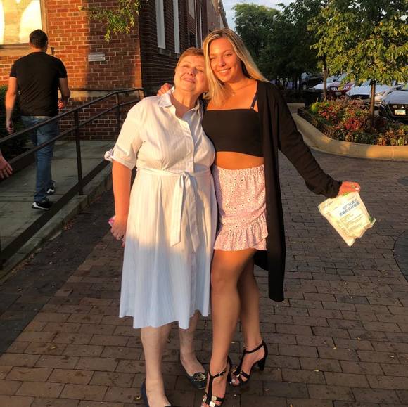 Victoria Kolotov - Poshmark Profile Picture of Victoria Kolotov (@vikolot) on Poshmark